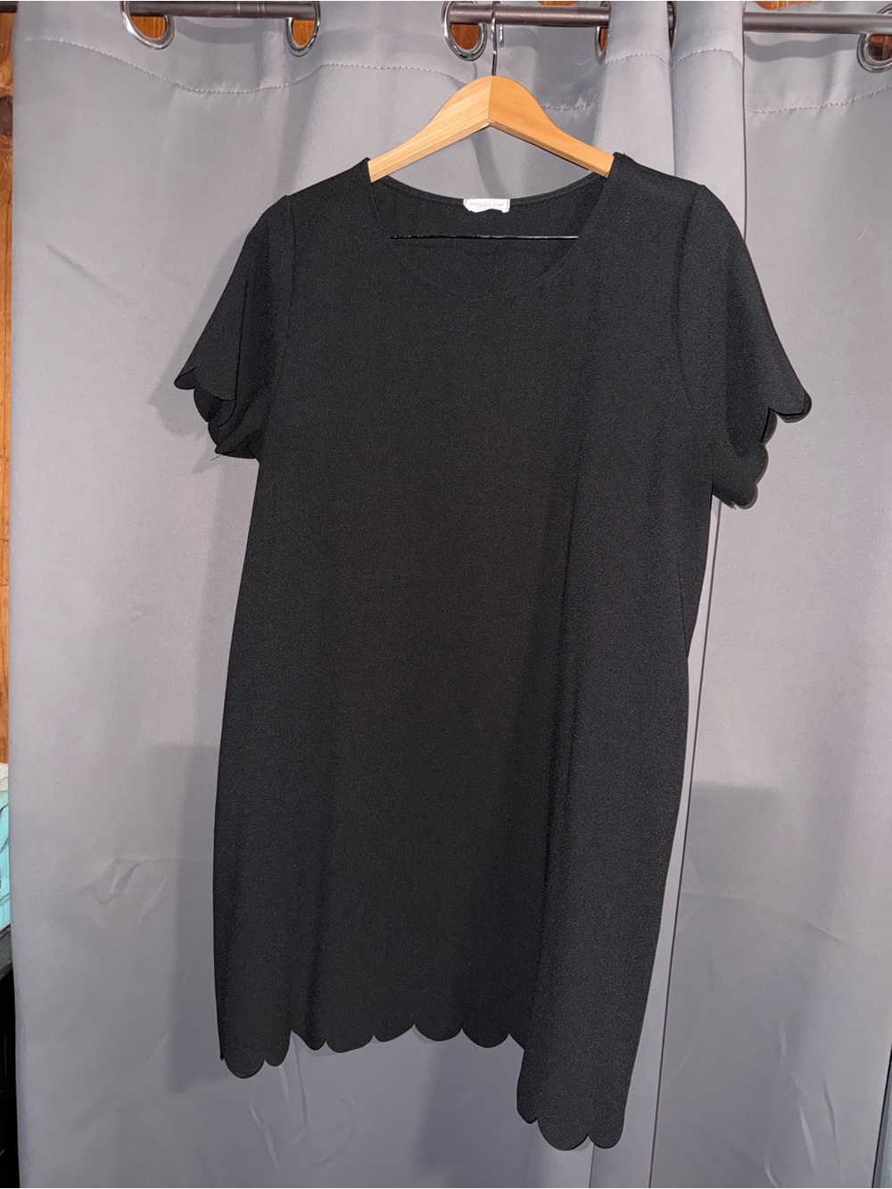 Chic Soul Black Scalloped Shift Dress